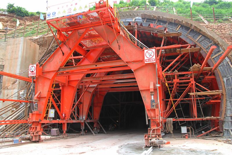 File:NujiangRailwayWideTunnelEntrance.jpg