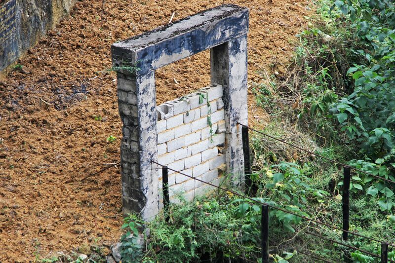 File:LuoluSuspensionFootbridgeWestTower.jpg