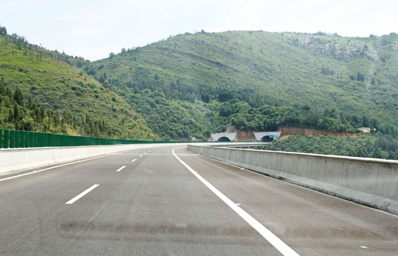File:XiyoudongTunnelEntrance.jpg