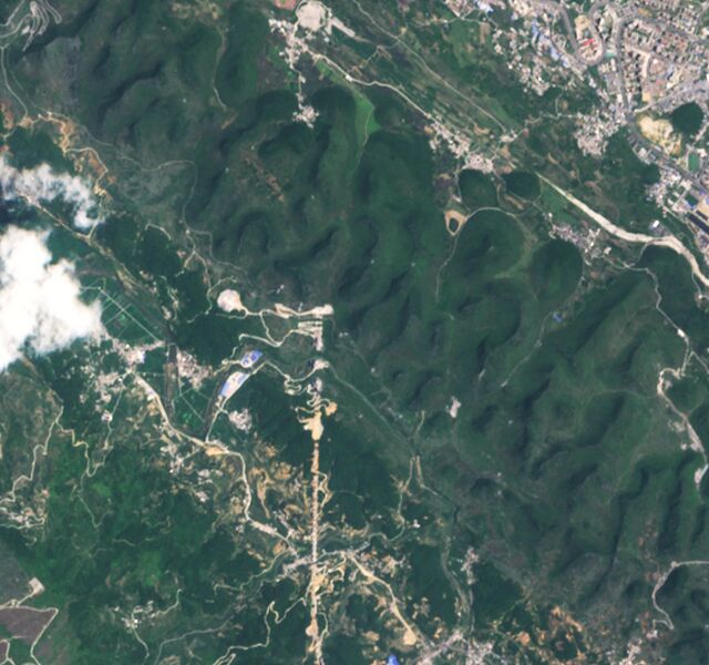 File:ZhenfengSouthViaduct.jpg