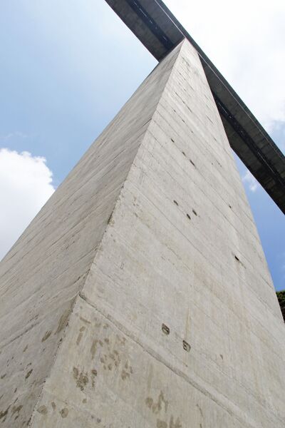 File:HezhangPierUp.jpg