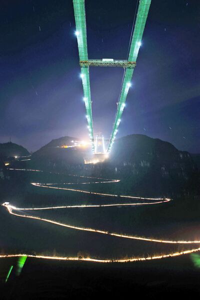 File:AizhaiNightCables.jpg