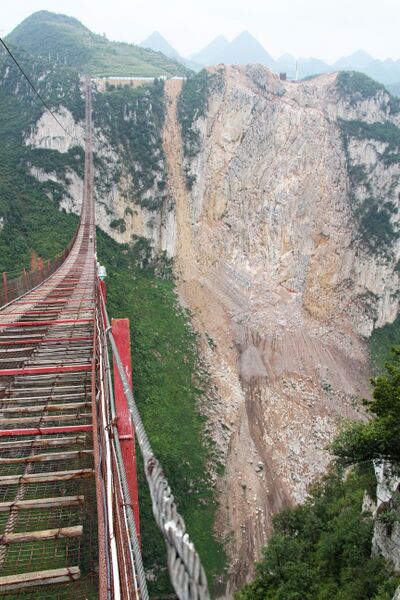 File:DimuheFootbridge&SouthCliffDrop.jpg