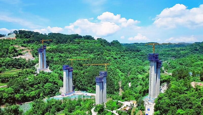 File:LongchuanjiangPiersClimbers.jpg