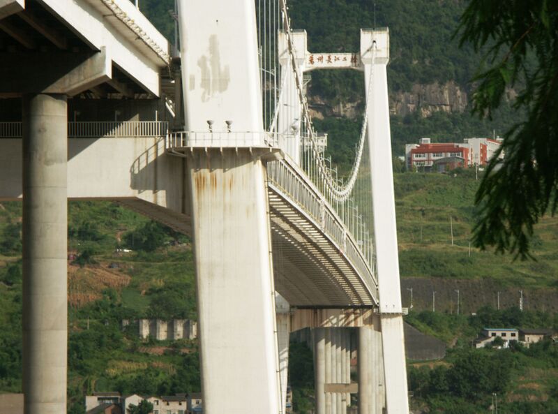 File:Wanzhou2ndBridgeLonglens.jpg