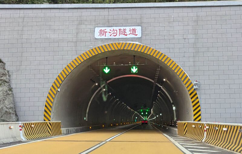 File:LiujiazhaiTunnel.jpg