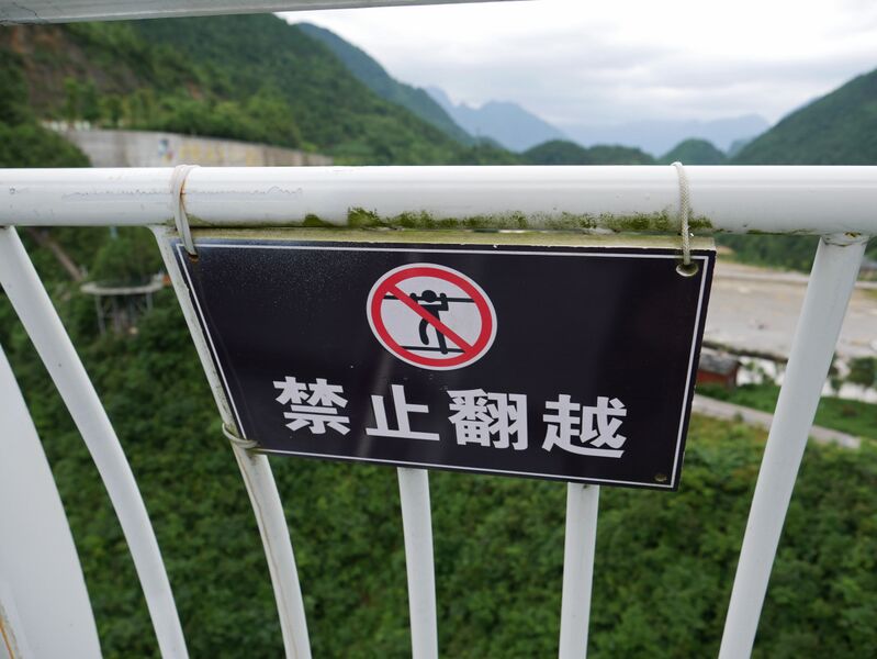File:Yundingfeidu Glass Footbridge62.JPG