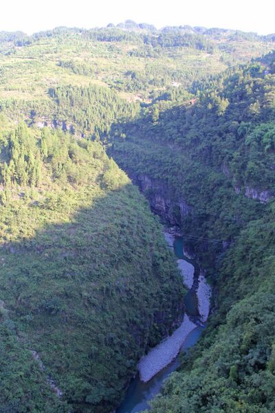 File:YushanMountainBridgeGorge.jpg