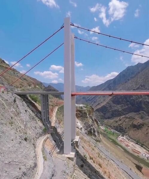 File:LvzhijiangTowerSideTwoSpans.jpg