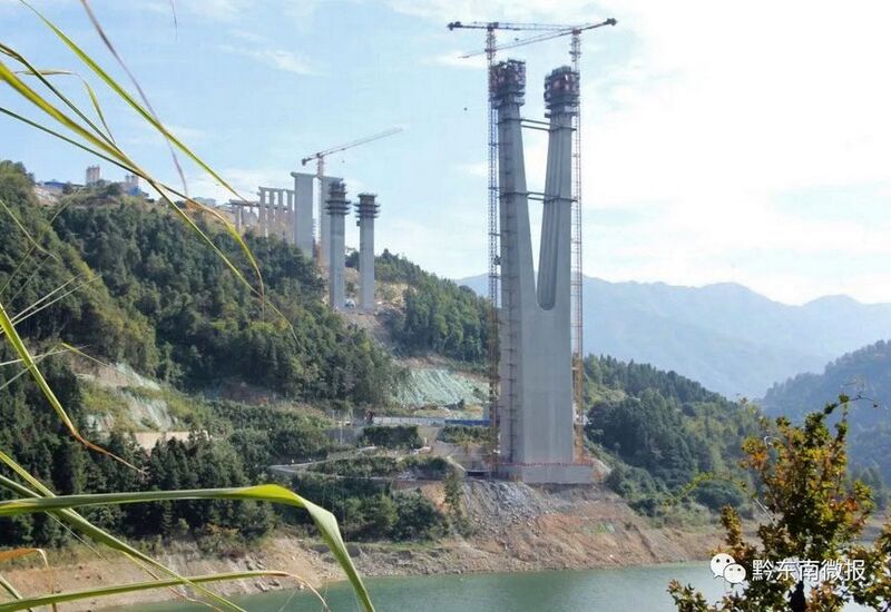 File:NanmengxiVPier.jpg