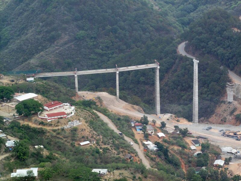 File:SantaLuciaVivemaz.wordpress.jpg