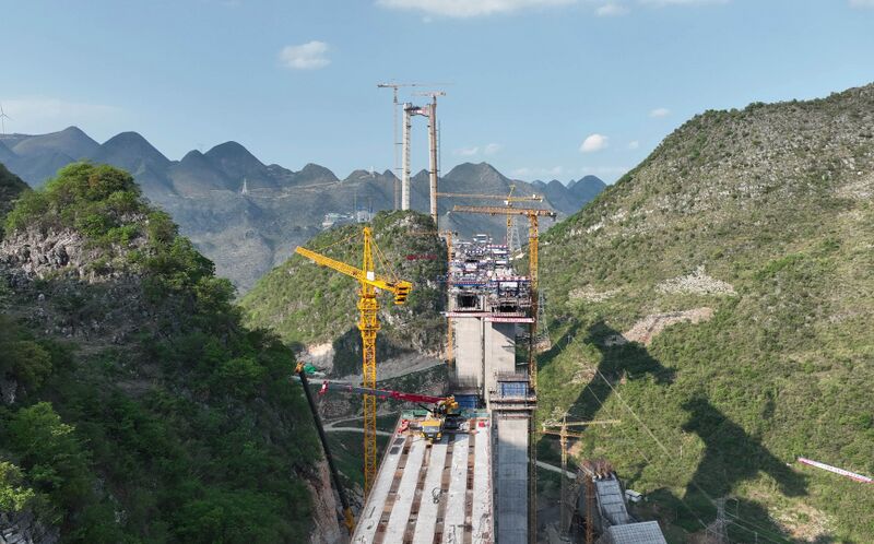 File:HuajiangApproachYellowCranesDrone.jpg