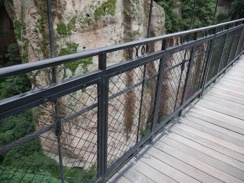 File:FangdongYandangGlassFootbridgeRailingDetail.JPG