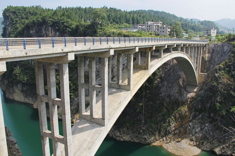 File:LongtanheWuchuanFengleSouthArchView.JPG
