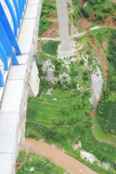 File:MaguoheRiverDrop.jpg