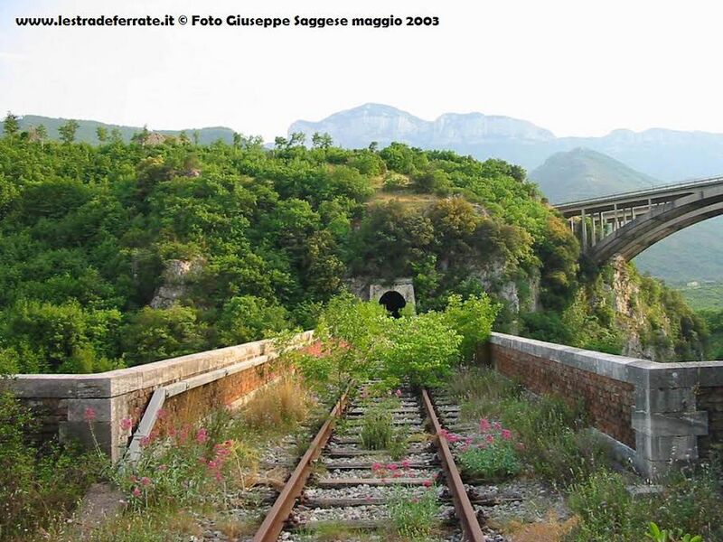 File:PetrosoOldArchByGiuseppe Saggese maggio.jpg