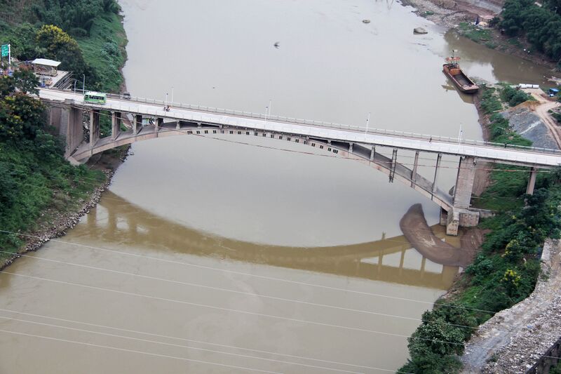 File:TuchengChishuiheArch.jpg