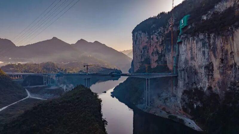 File:Apengjiang Bridge GongtanCliffs2.jpg
