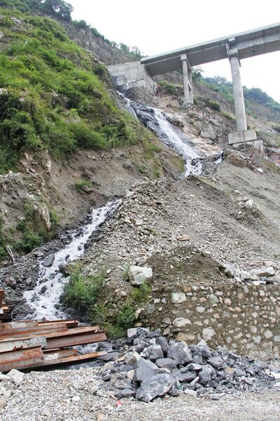 File:DaduheReservoirBeamStream.jpg