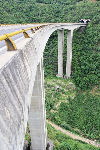 File:G56BeamKm560WestOfNujiangPiers.jpg