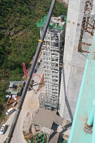 File:HuajiangelevatorConst4.JPG