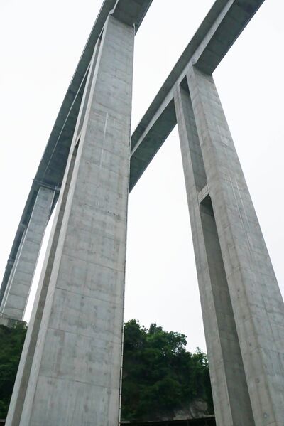 File:ShajiaoPiersSkyClose.JPG