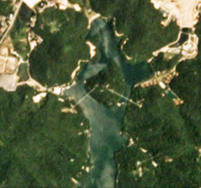File:Shiyanhu Glass Satellite2Bridges.jpg