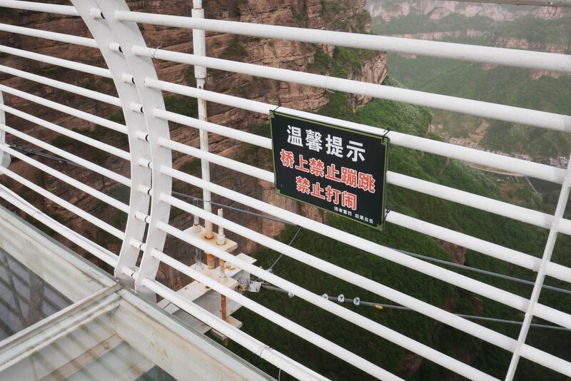 File:Taihang GlassFootbridgeSign.JPG