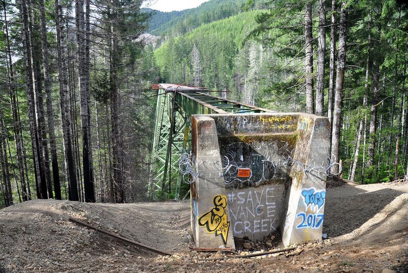 File:VanceCreekBridgeBytwowanderingsoles.jpg