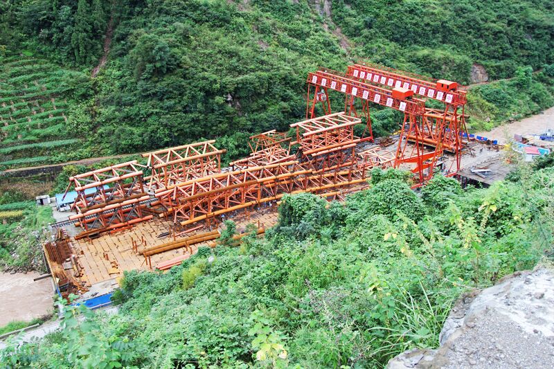 File:YelangheRailwayTrusses&River.jpg