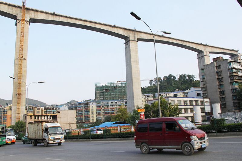 File:154GuiyangRailwayBeam&Road.jpg