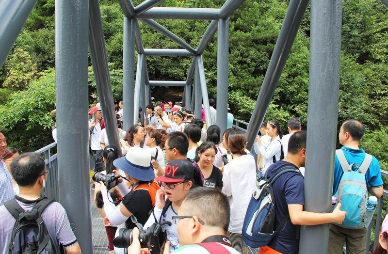 File:ZhangjiajieFootbridgeCrowdsByEric.jpg