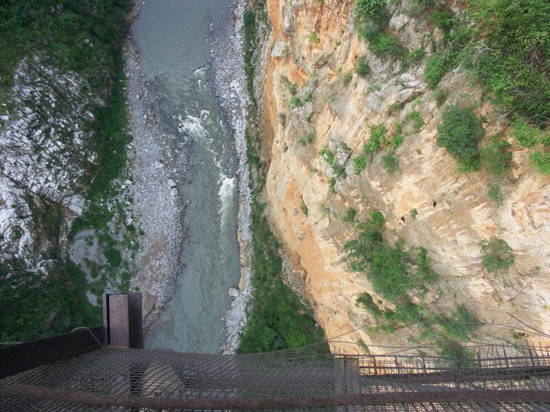 File:Beipanjiang2011RailwayFootbridge22.jpg