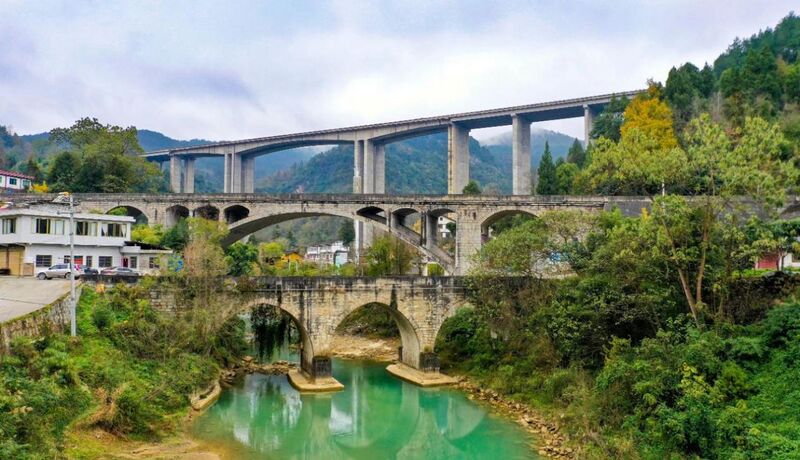 File:Maoguanhe G56 Bridges.jpg