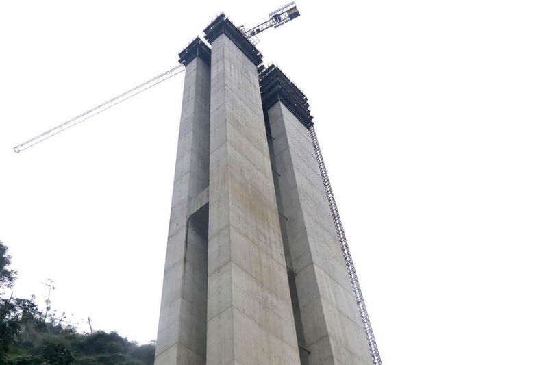 File:Zhaxi Changzheng1Pier.JPG
