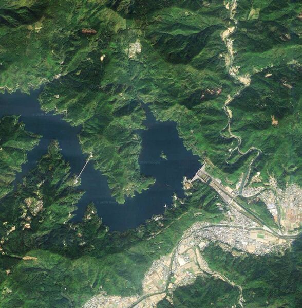 File:KamiyoshinogawaSatelliteWide.jpg