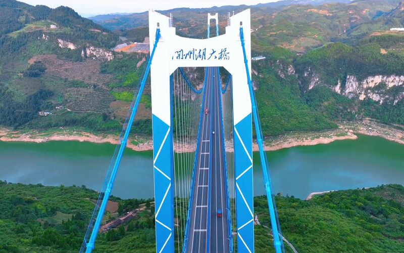 File:KaizhouhuBlueTowerGreen.jpg