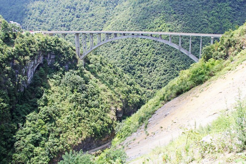 File:LuoyanBridgeSide.jpg