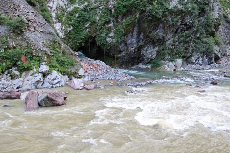 File:NandujiangRiverCave.JPG