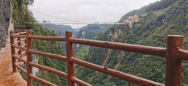File:YangshanheCliffRailings.jpg