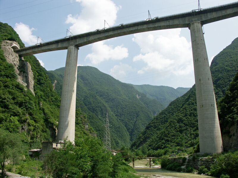 File:LongtaheAreaRailway.jpg