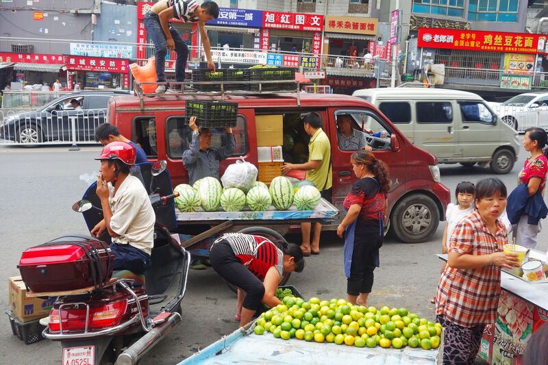 File:StreetScenebyDamian.jpg