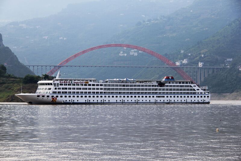 File:WushanYangtze&Boat.JPG