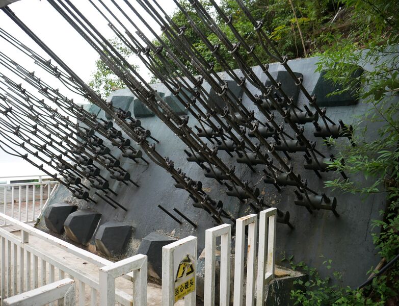 File:Lianghuangshan GlassAnchorWall.JPG