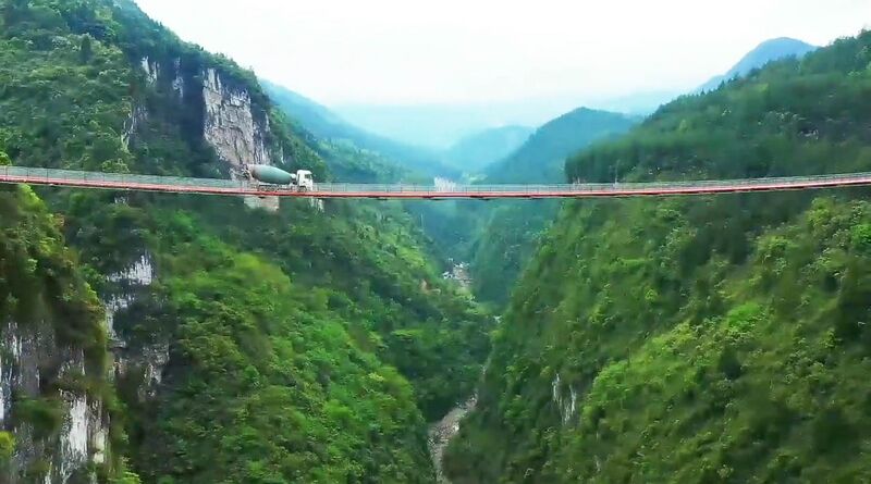 File:Shuangbao FootbridgeTruckWide.jpg