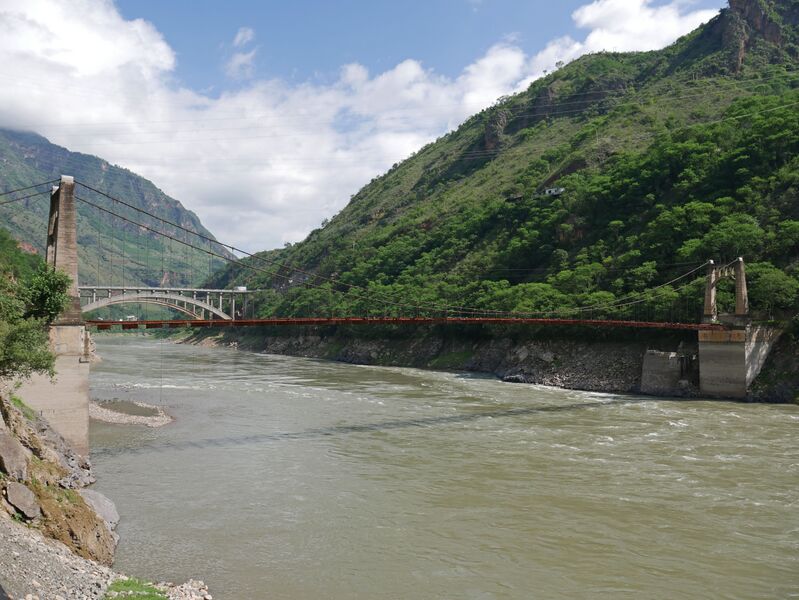 File:YalongLiangshanSuspension2.JPG