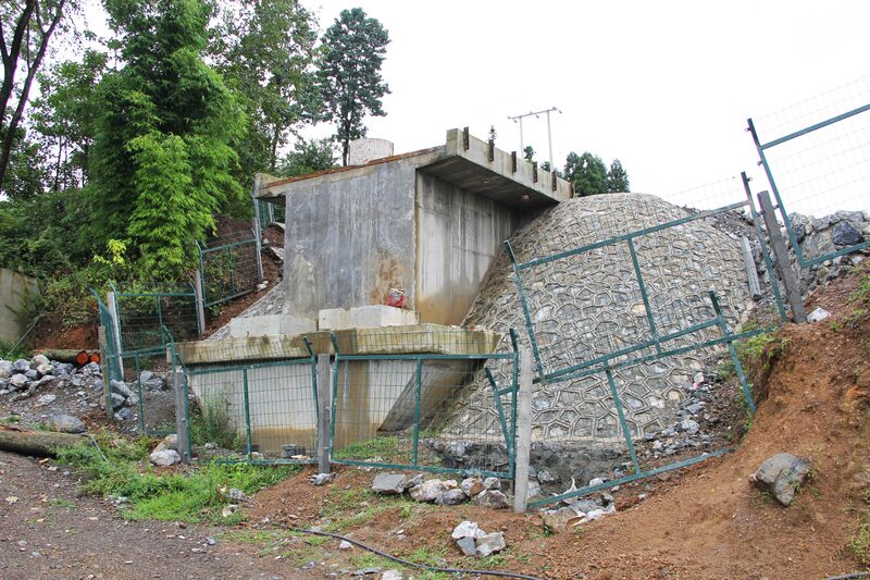 File:YangliuheRailwayAbutment.jpg