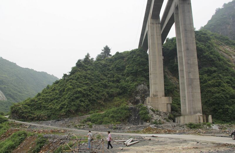 File:XiangjiaBeamEastOf Morong160mtrSpan.JPG