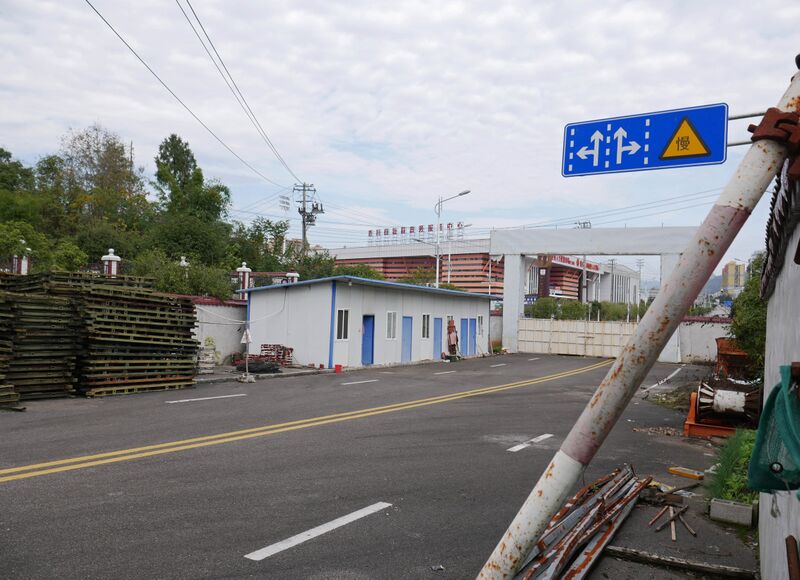 File:HongduWestRoadBridgeEnd.JPG