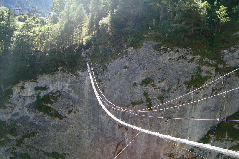 File:NepalbruckeWalkway2.jpg